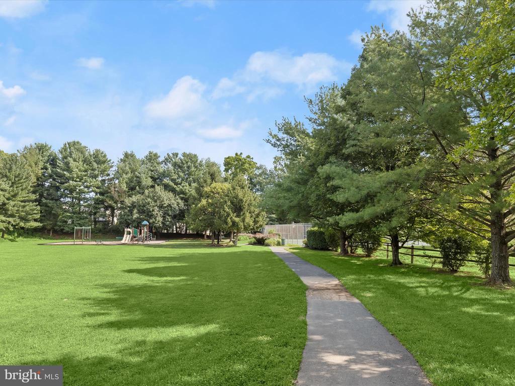 856 MARGO CT
