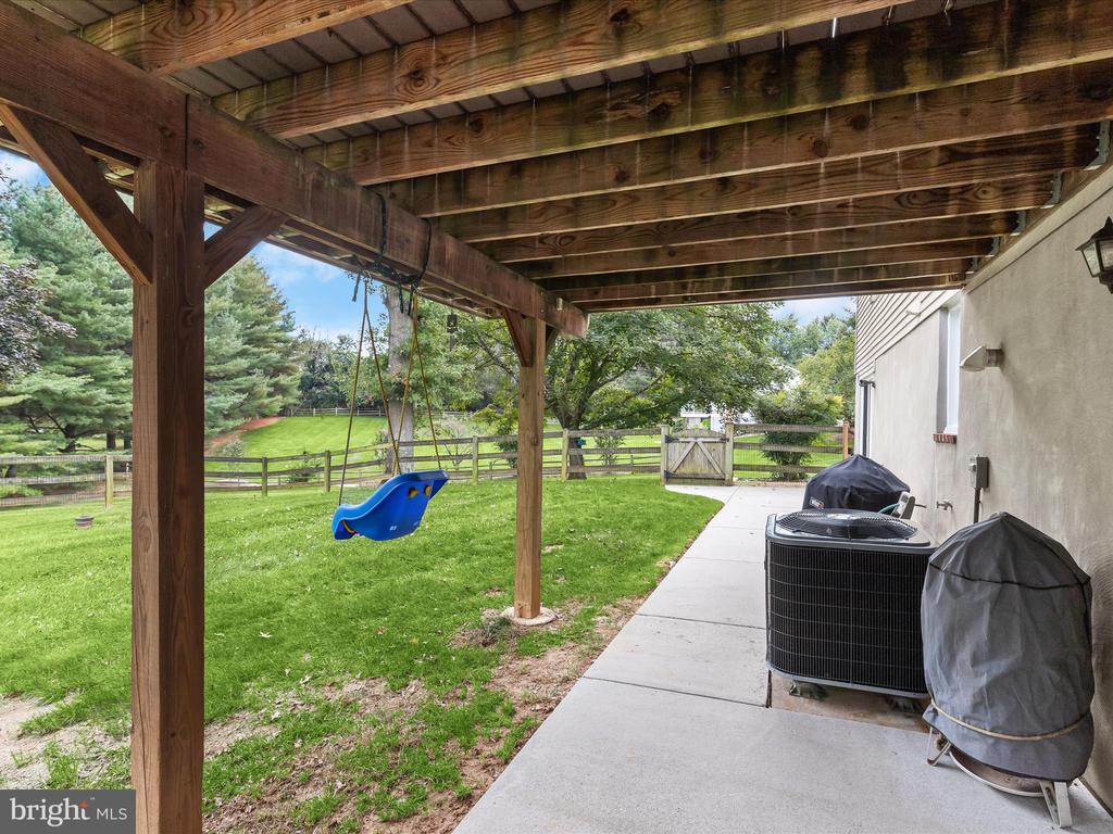 1891 LAKELAND DR