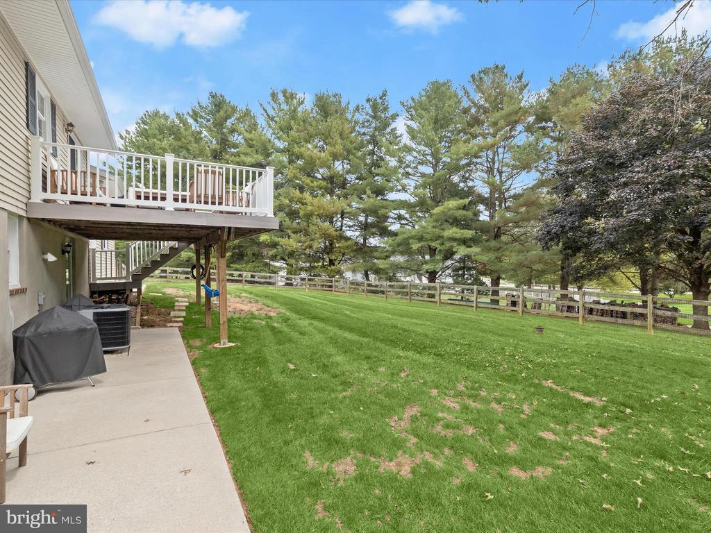 1891 LAKELAND DR