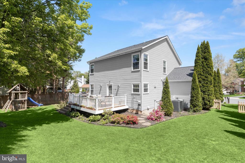 6312 WHITE CEDAR COURT