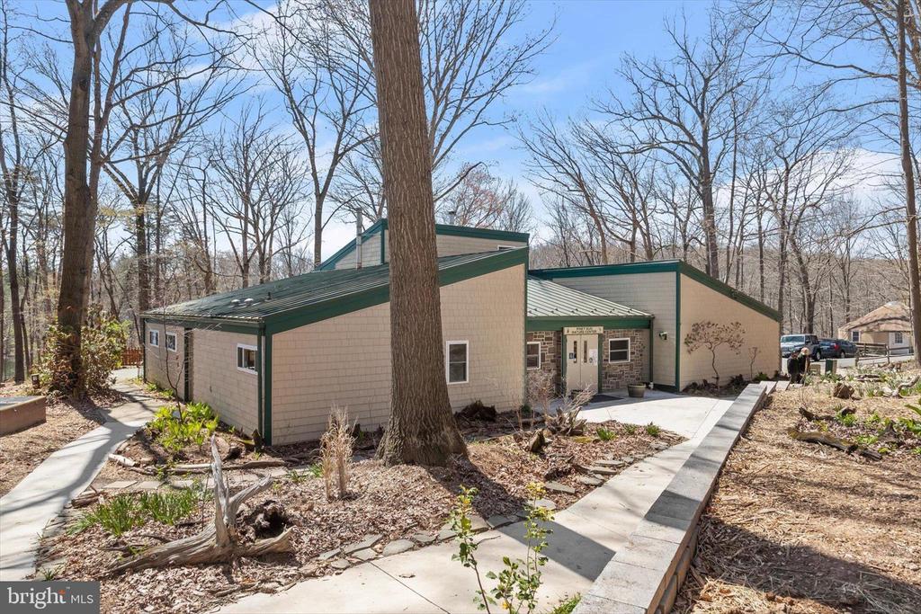 6312 WHITE CEDAR COURT