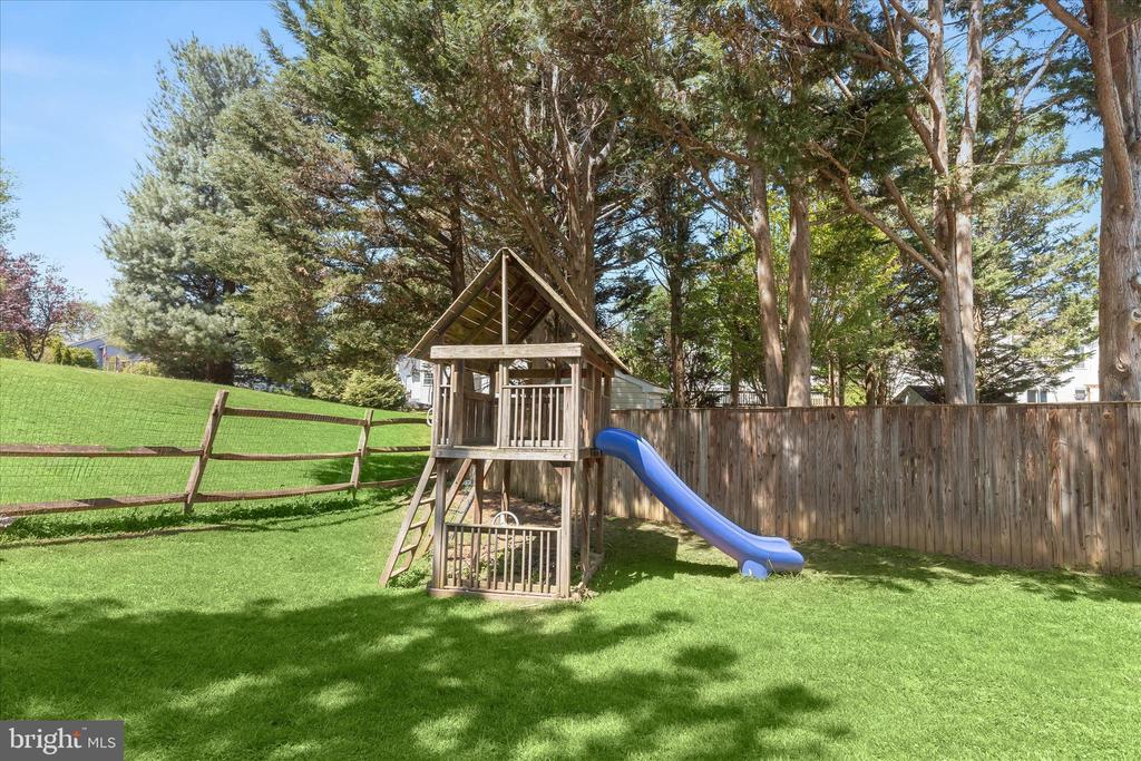 6312 WHITE CEDAR COURT