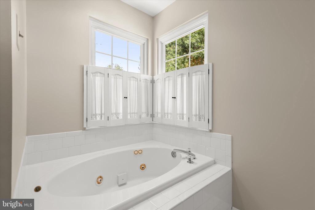 6312 WHITE CEDAR COURT