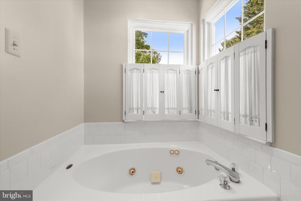 6312 WHITE CEDAR COURT