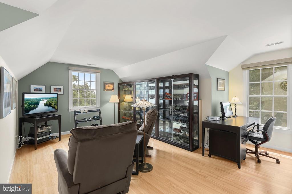 1920 TURNBERRY COURT