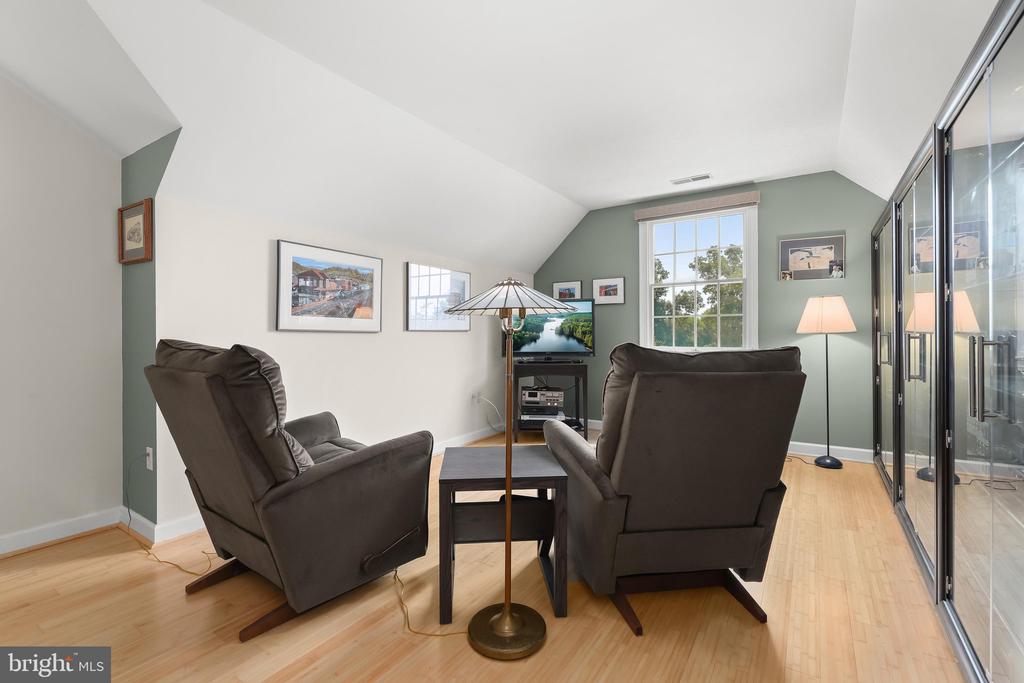 1920 TURNBERRY COURT