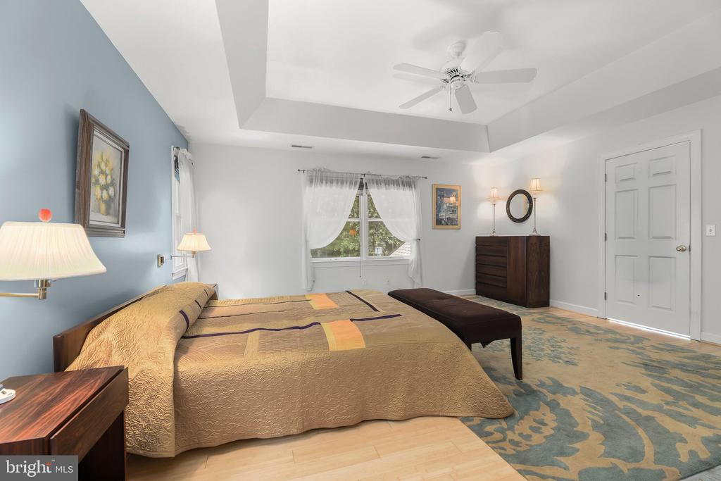 1920 TURNBERRY COURT