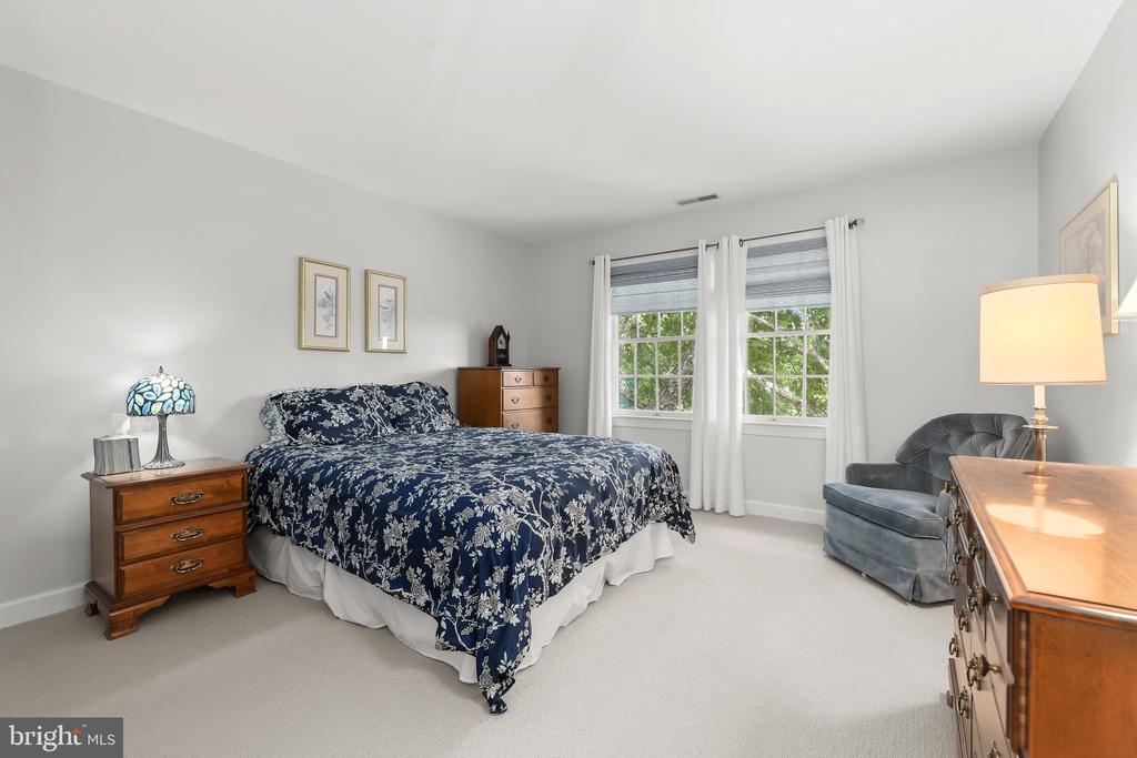 1920 TURNBERRY COURT