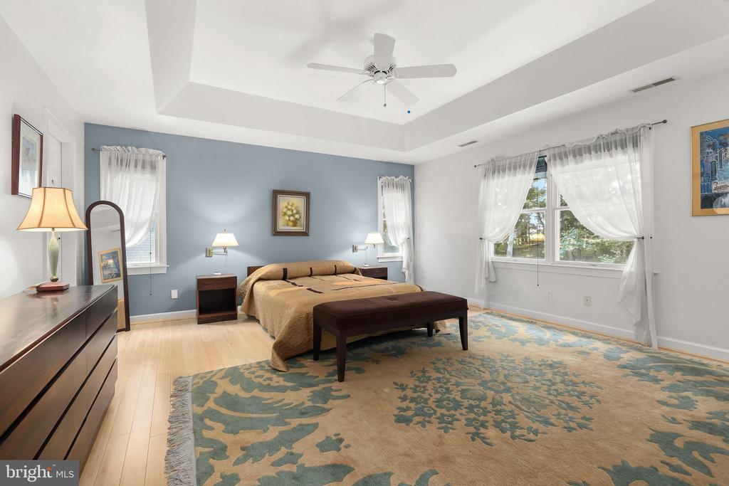 1920 TURNBERRY COURT