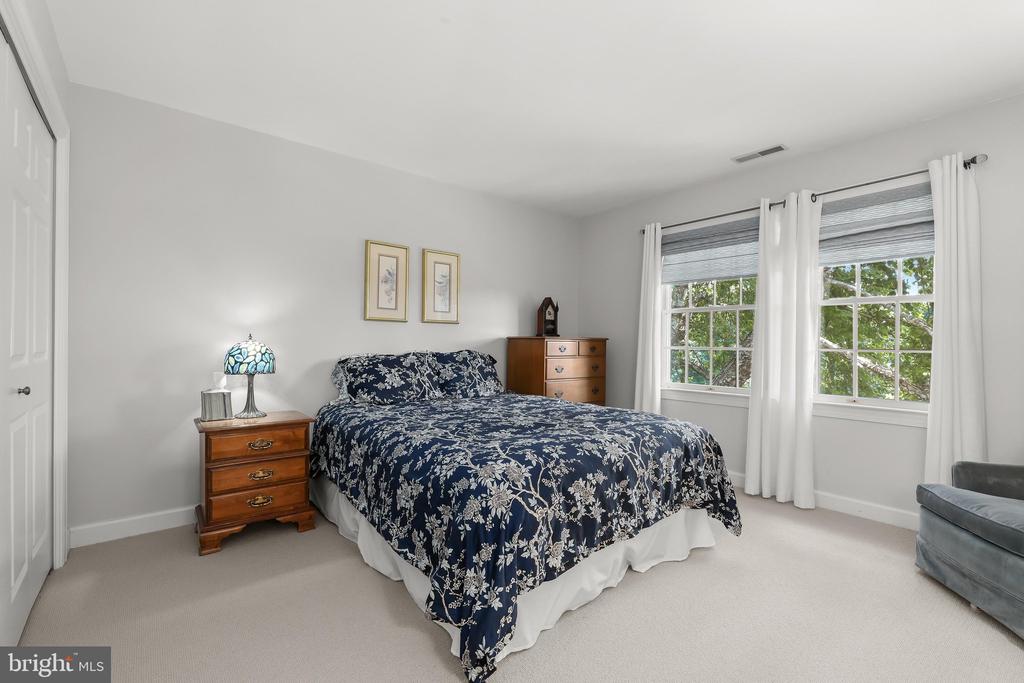 1920 TURNBERRY COURT