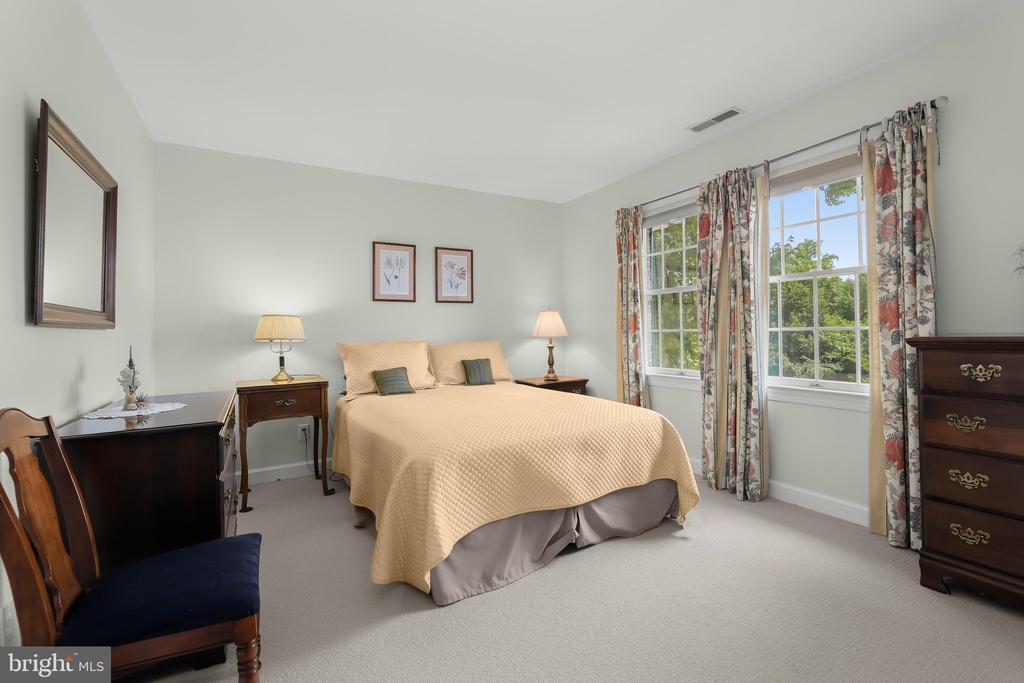 1920 TURNBERRY COURT