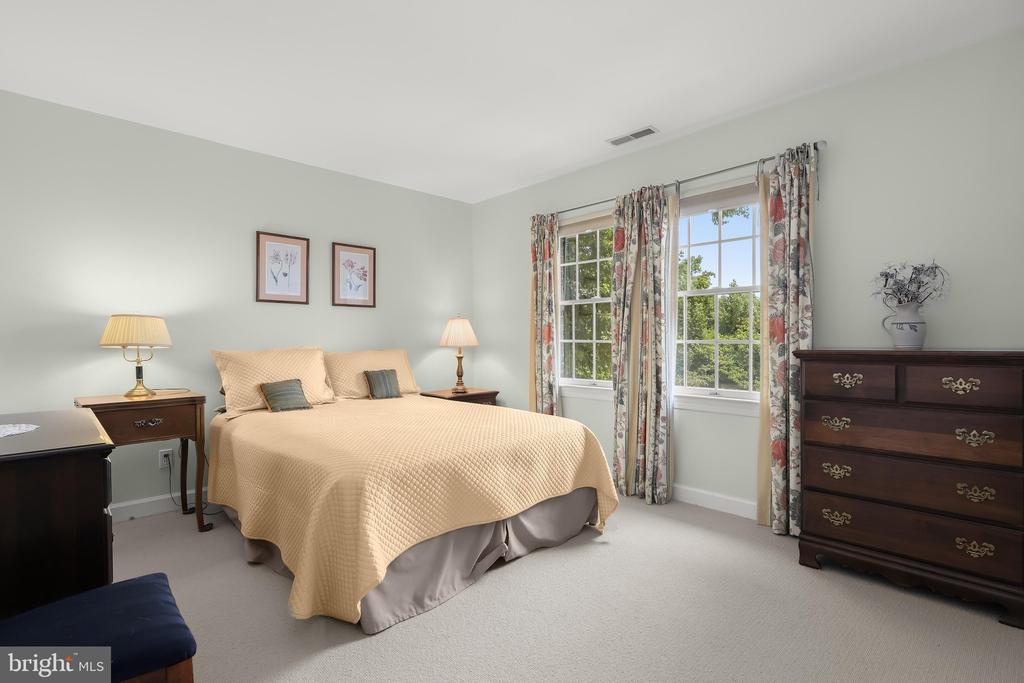 1920 TURNBERRY COURT