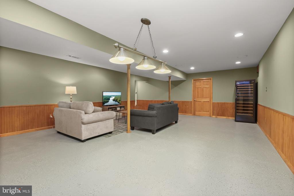 6452 KNIGHT DRIVE