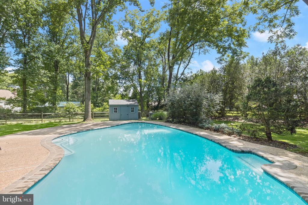 6452 KNIGHT DRIVE