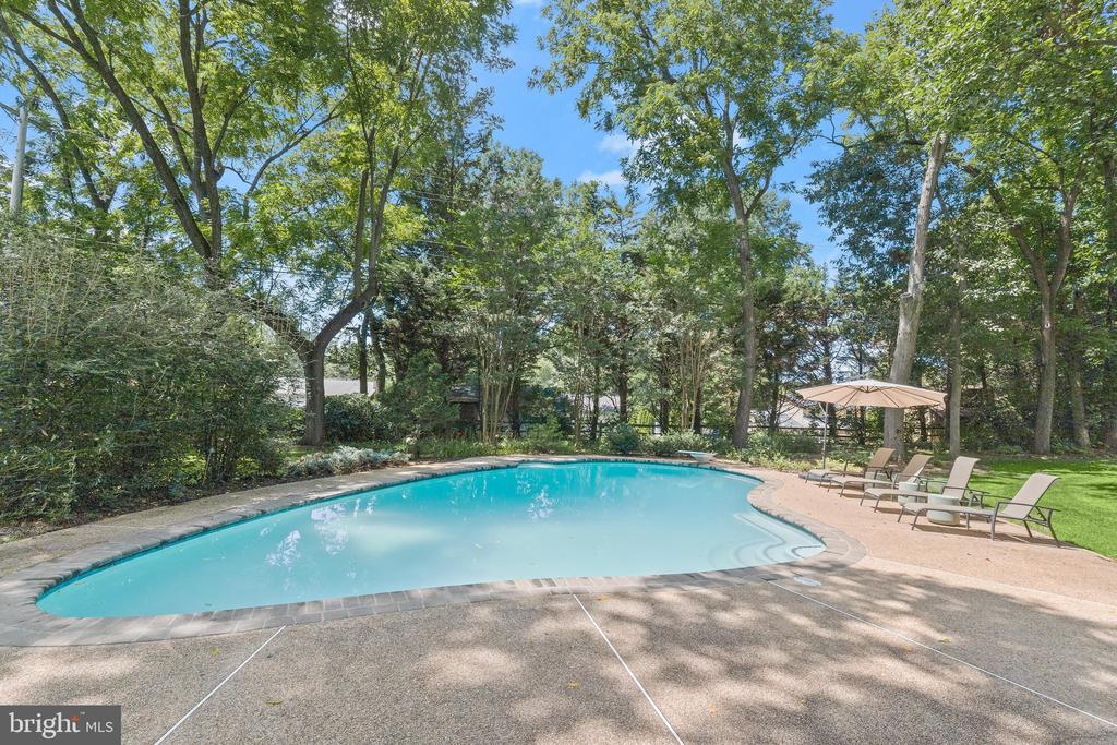 6452 KNIGHT DRIVE