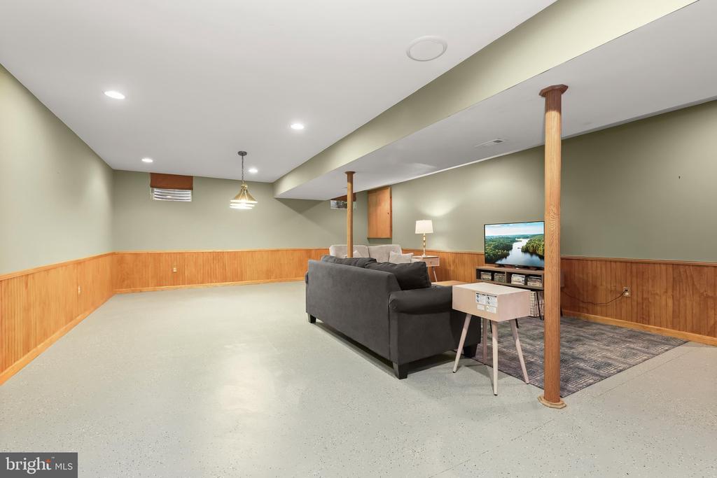 6452 KNIGHT DRIVE