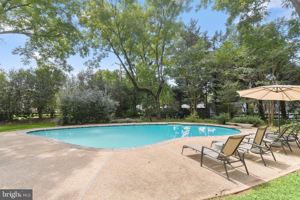 6452 KNIGHT DRIVE