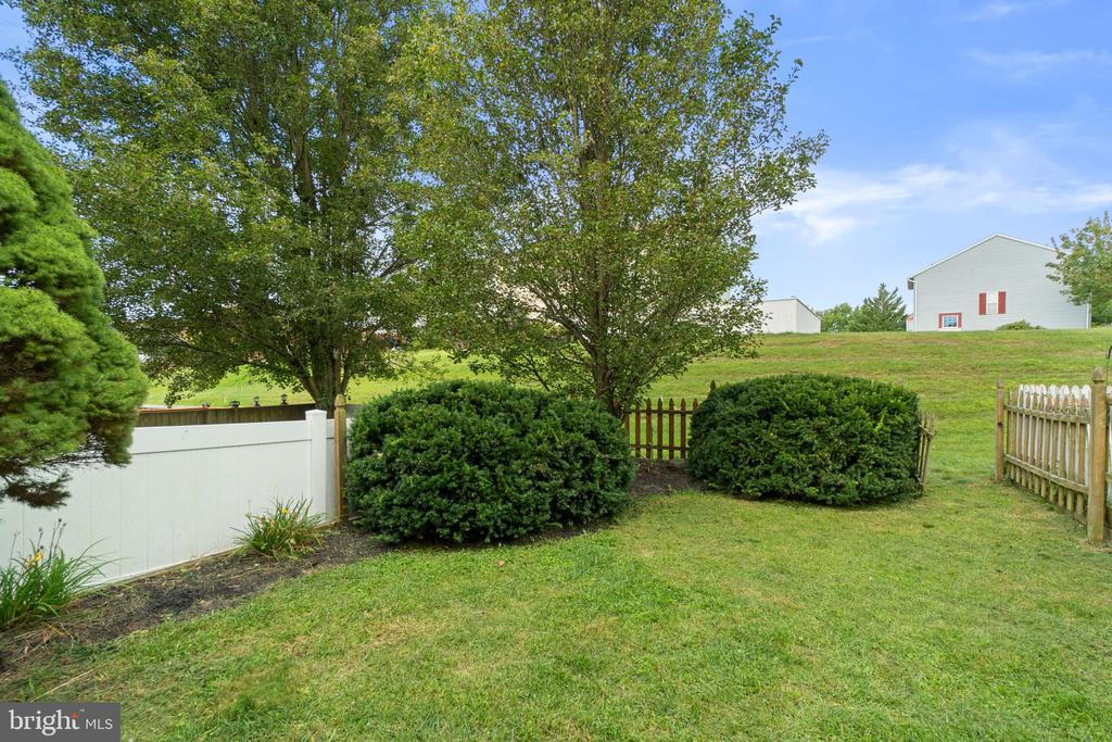 404 HOBBITTS LANE