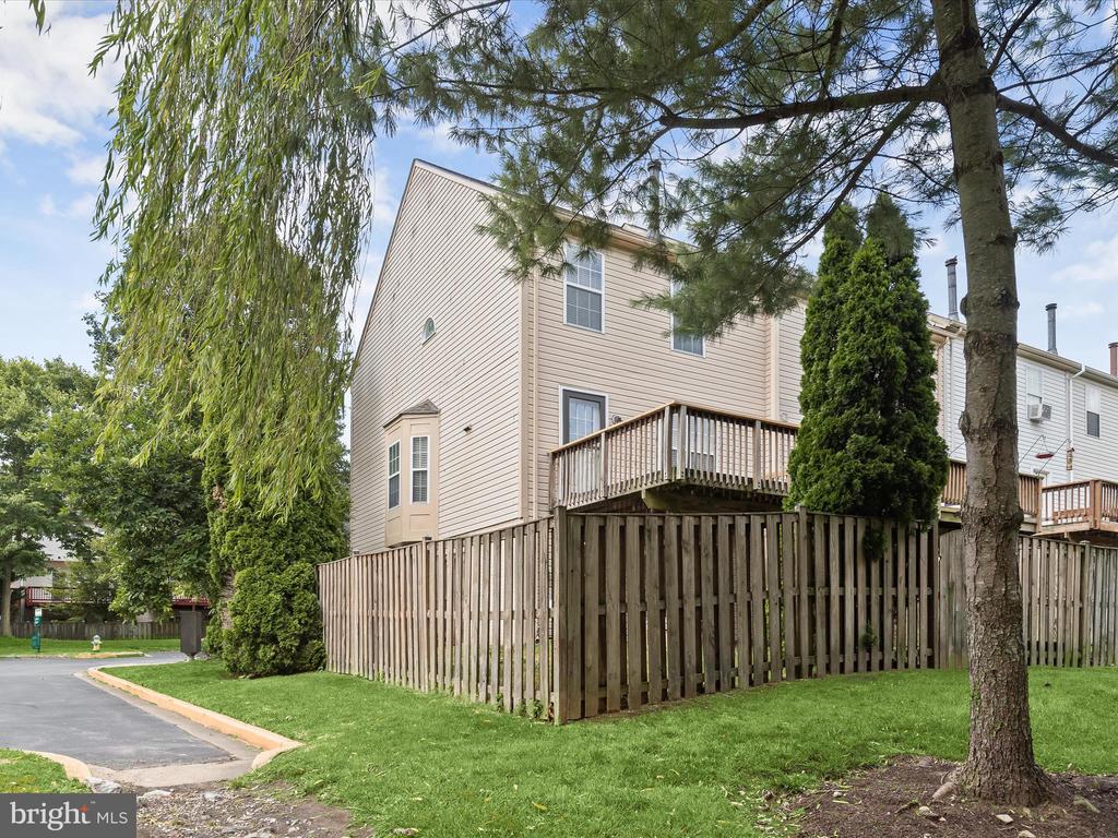 7116 GRESHAM CT E