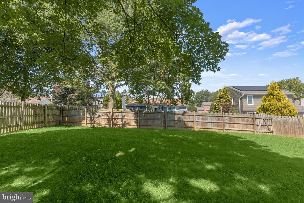 310 BARCLAY COURT