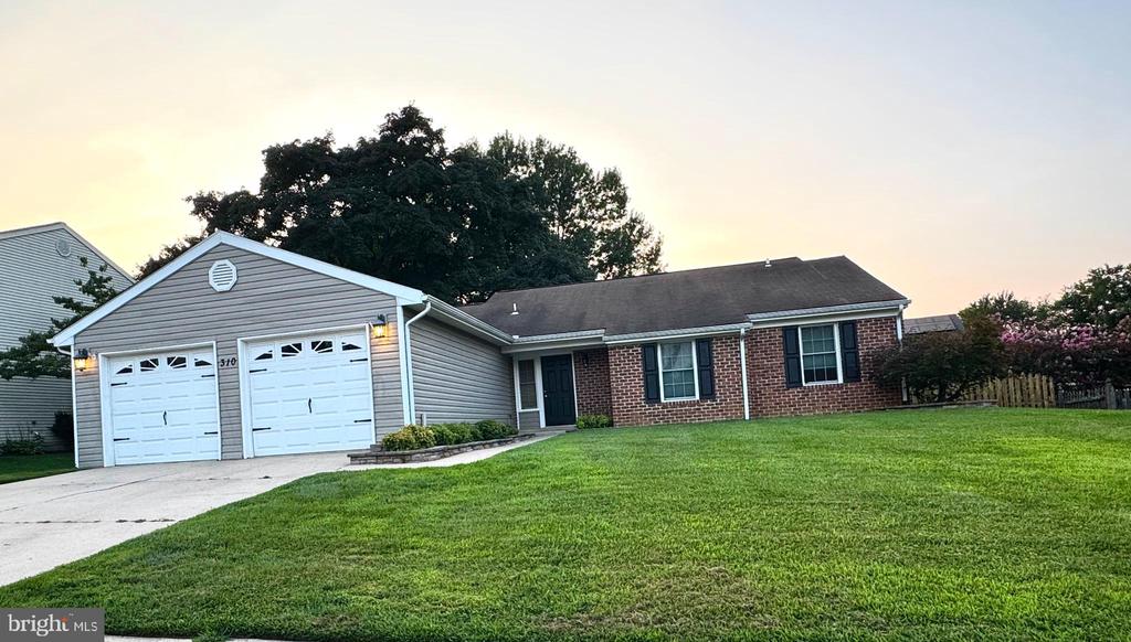 310 BARCLAY COURT