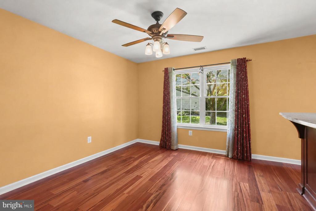 310 BARCLAY COURT