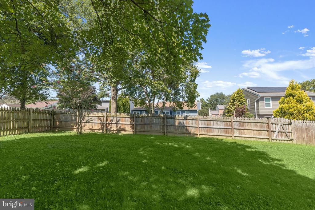 310 BARCLAY COURT