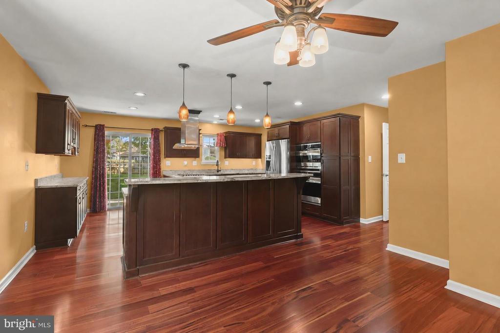 310 BARCLAY COURT