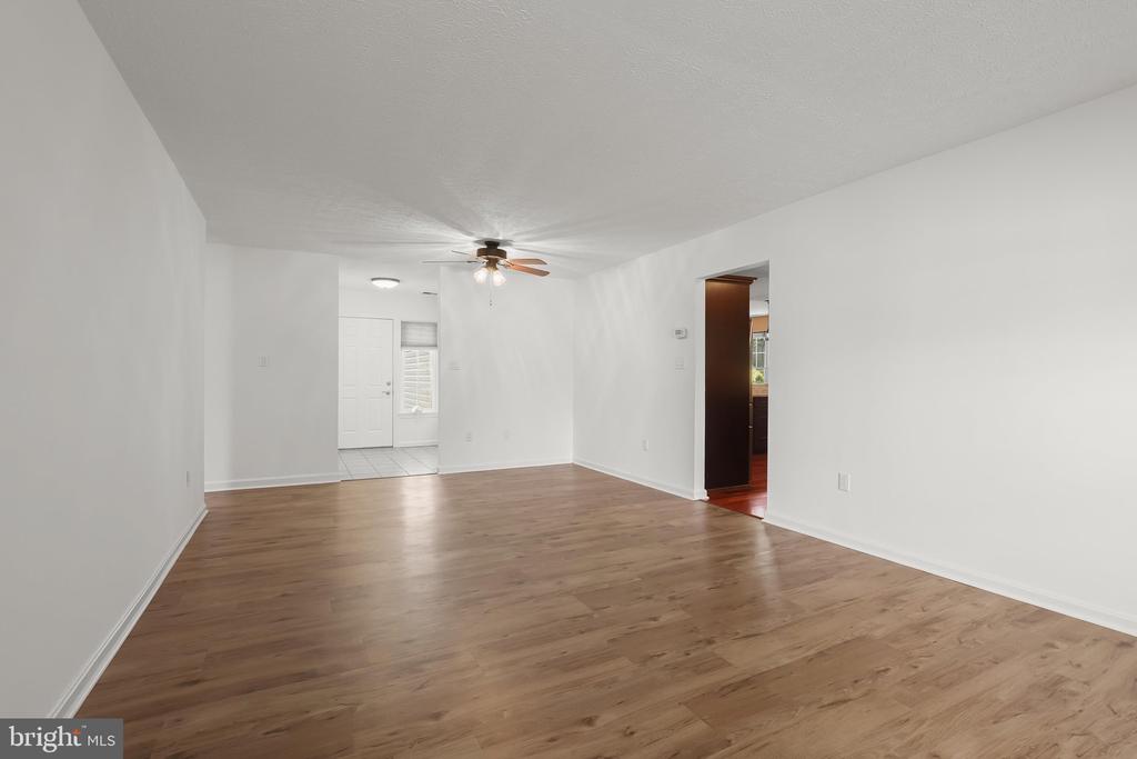 310 BARCLAY COURT