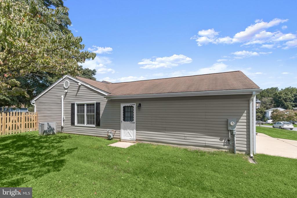 310 BARCLAY COURT