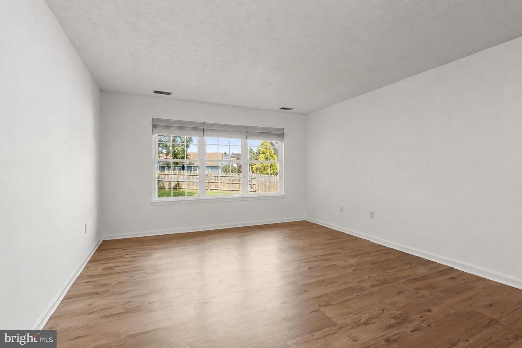 310 BARCLAY COURT