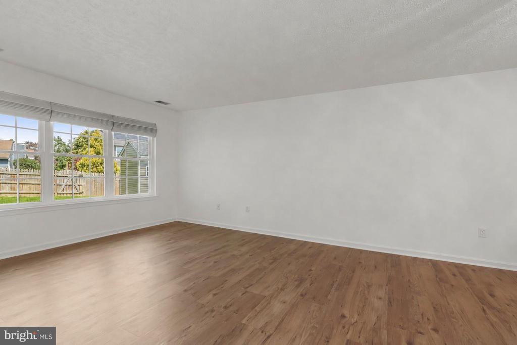 310 BARCLAY COURT