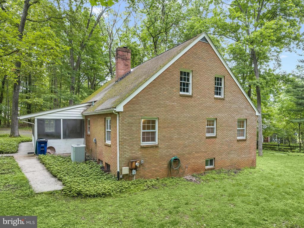 3826 WALT ANN DR