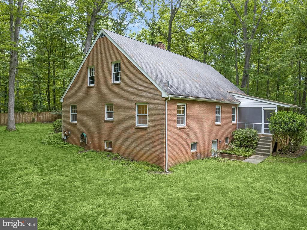 3826 WALT ANN DR