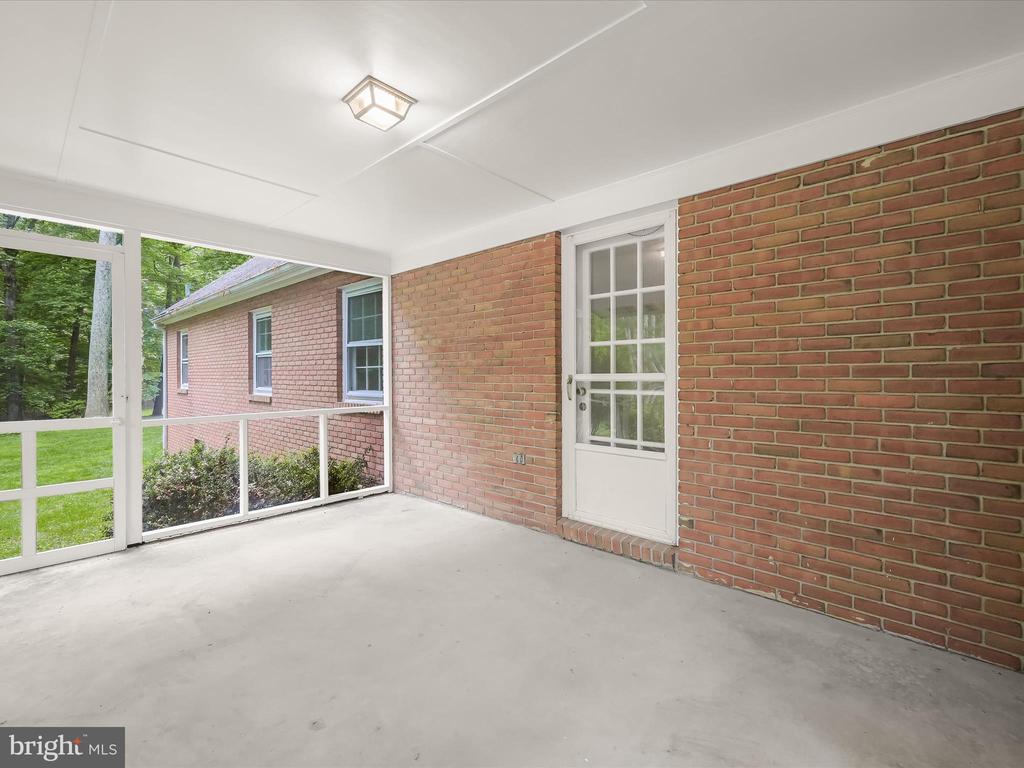 3826 WALT ANN DR