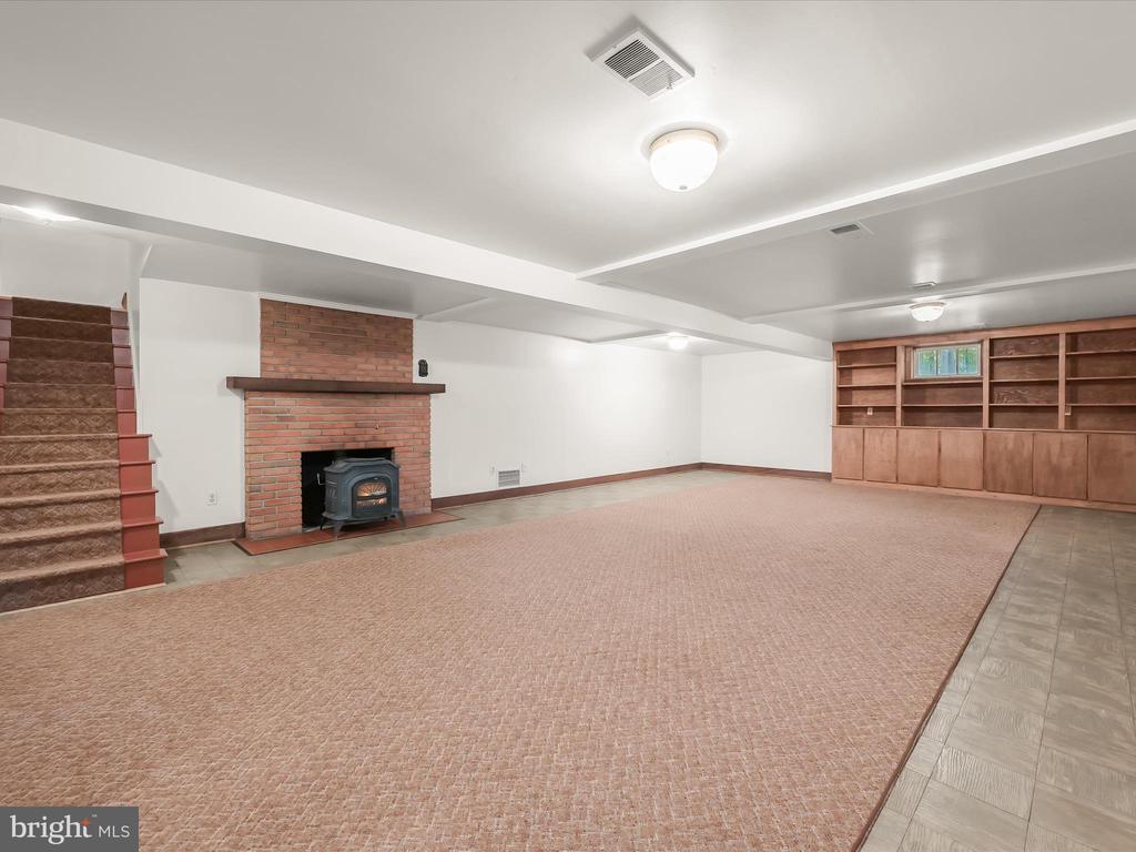 3826 WALT ANN DR