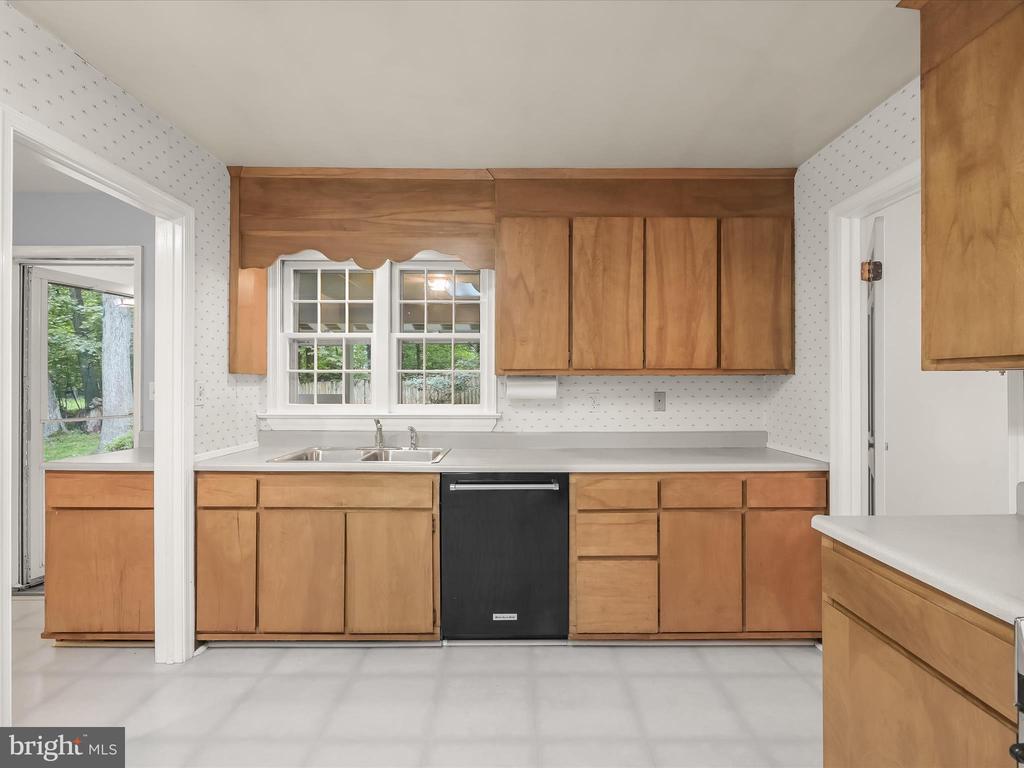 3826 WALT ANN DR