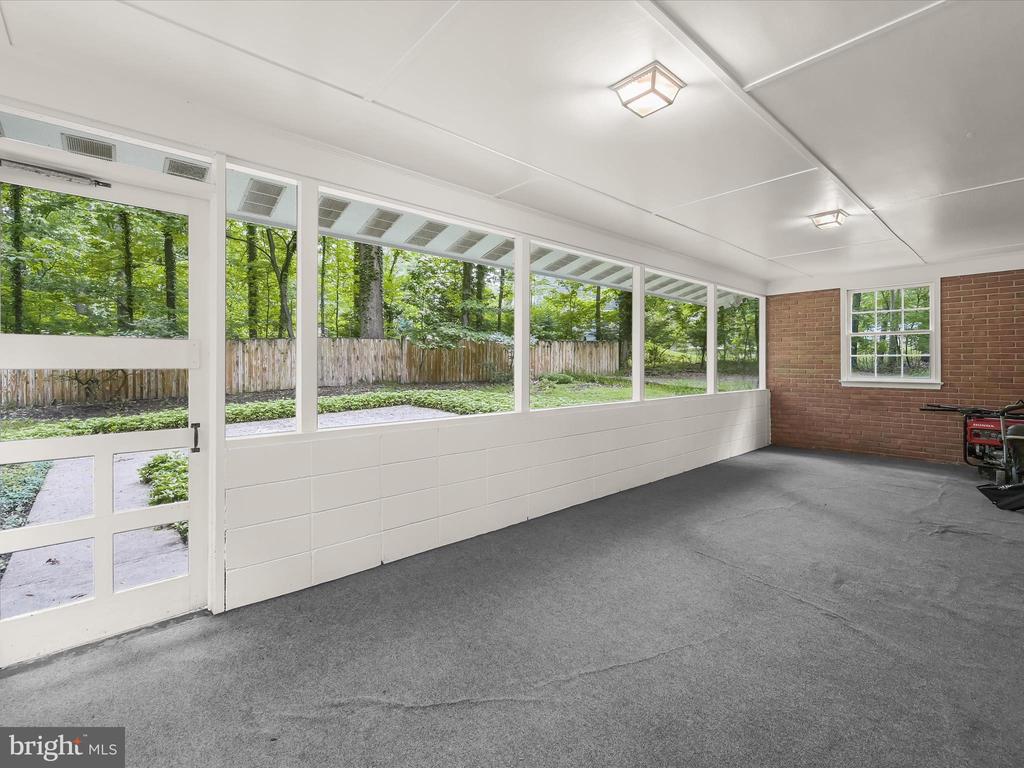 3826 WALT ANN DR