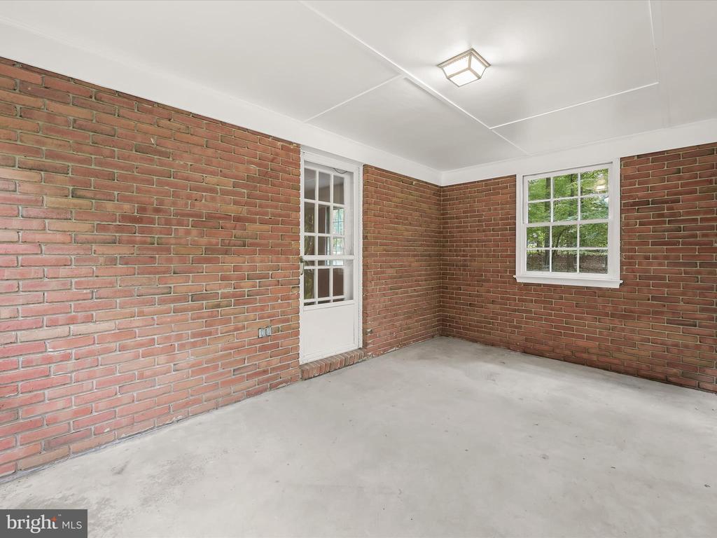 3826 WALT ANN DR