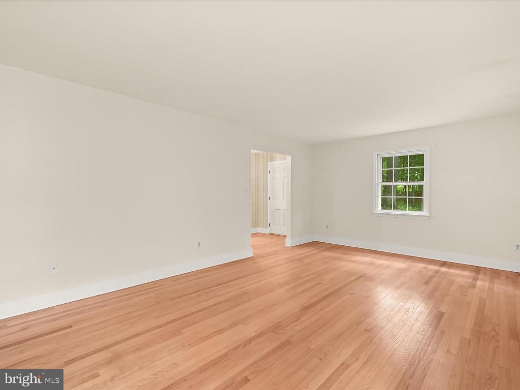 3826 WALT ANN DR