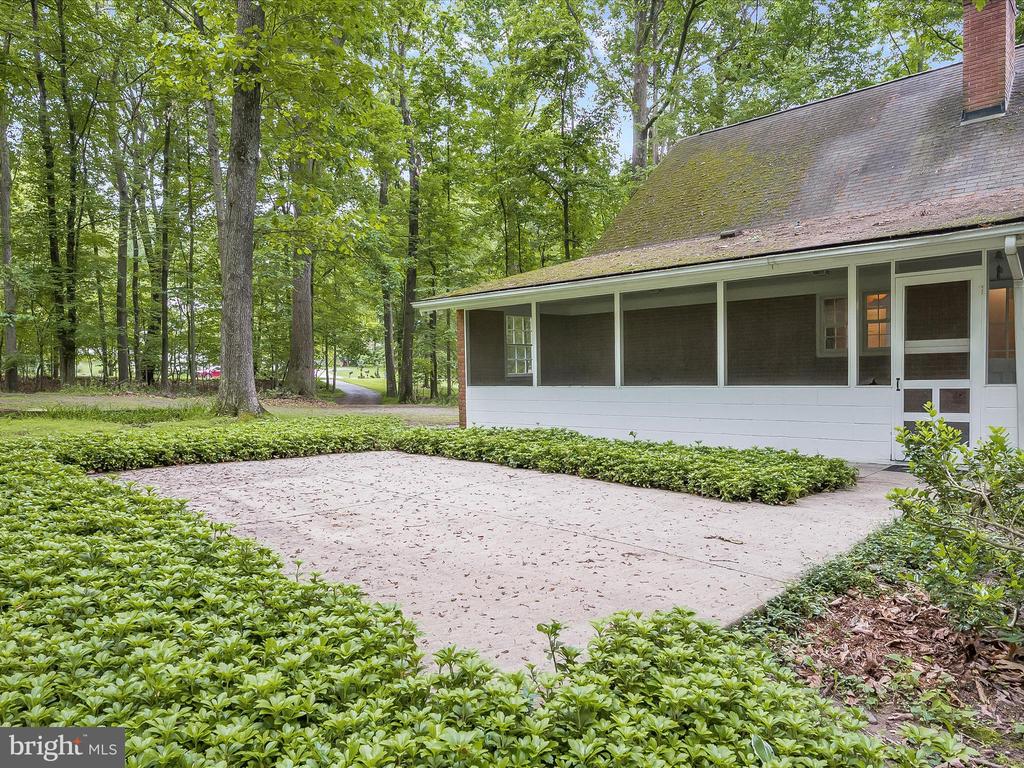 3826 WALT ANN DR