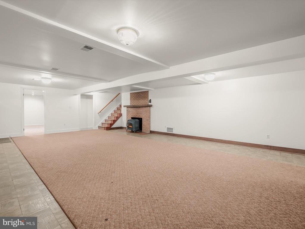 3826 WALT ANN DR