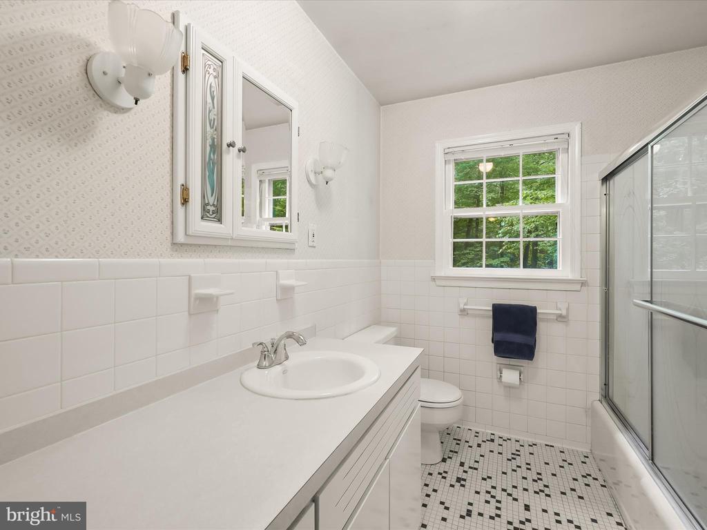 3826 WALT ANN DR