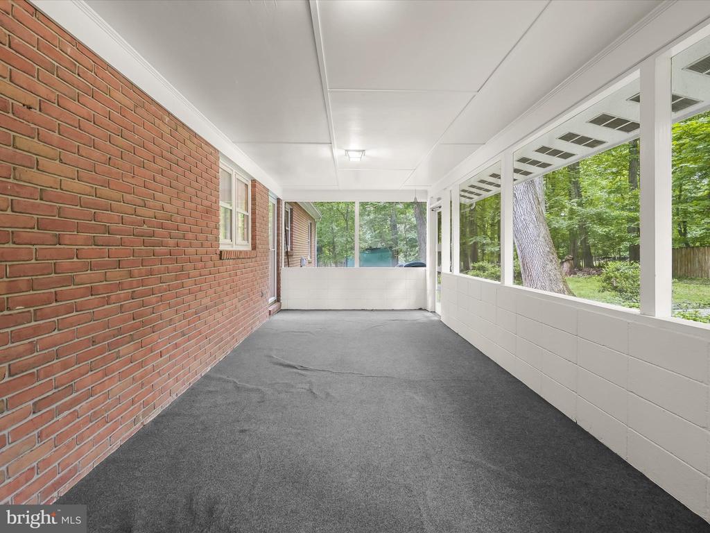 3826 WALT ANN DR