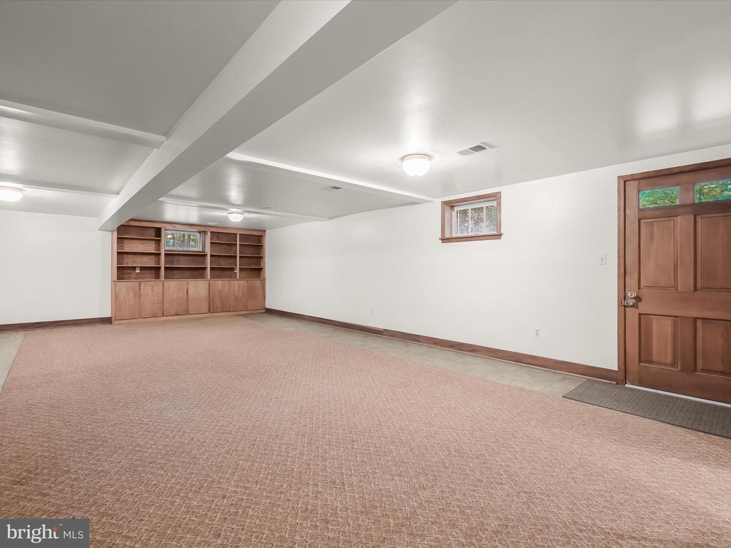3826 WALT ANN DR