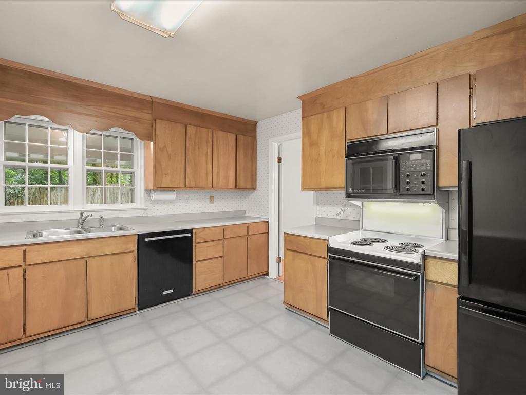 3826 WALT ANN DR
