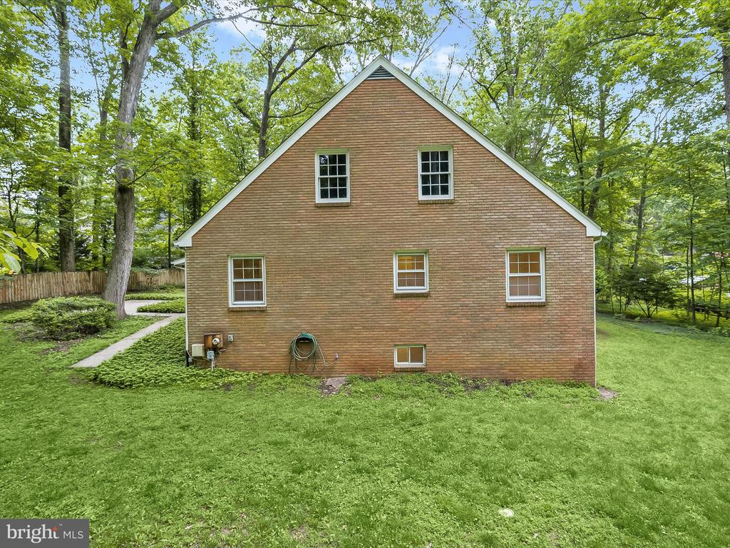 3826 WALT ANN DR