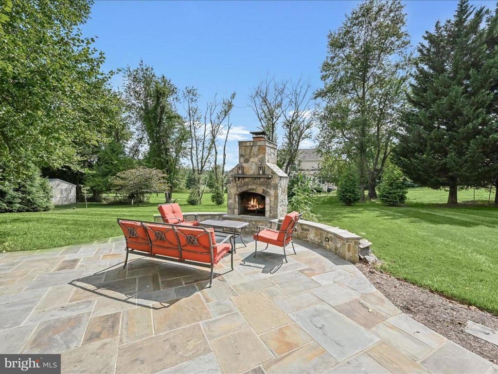 15204 BUCKS RUN DR