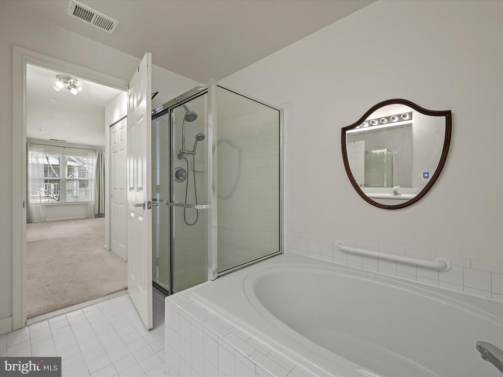 5812 WYNDHAM CIRCLE Unit: 205