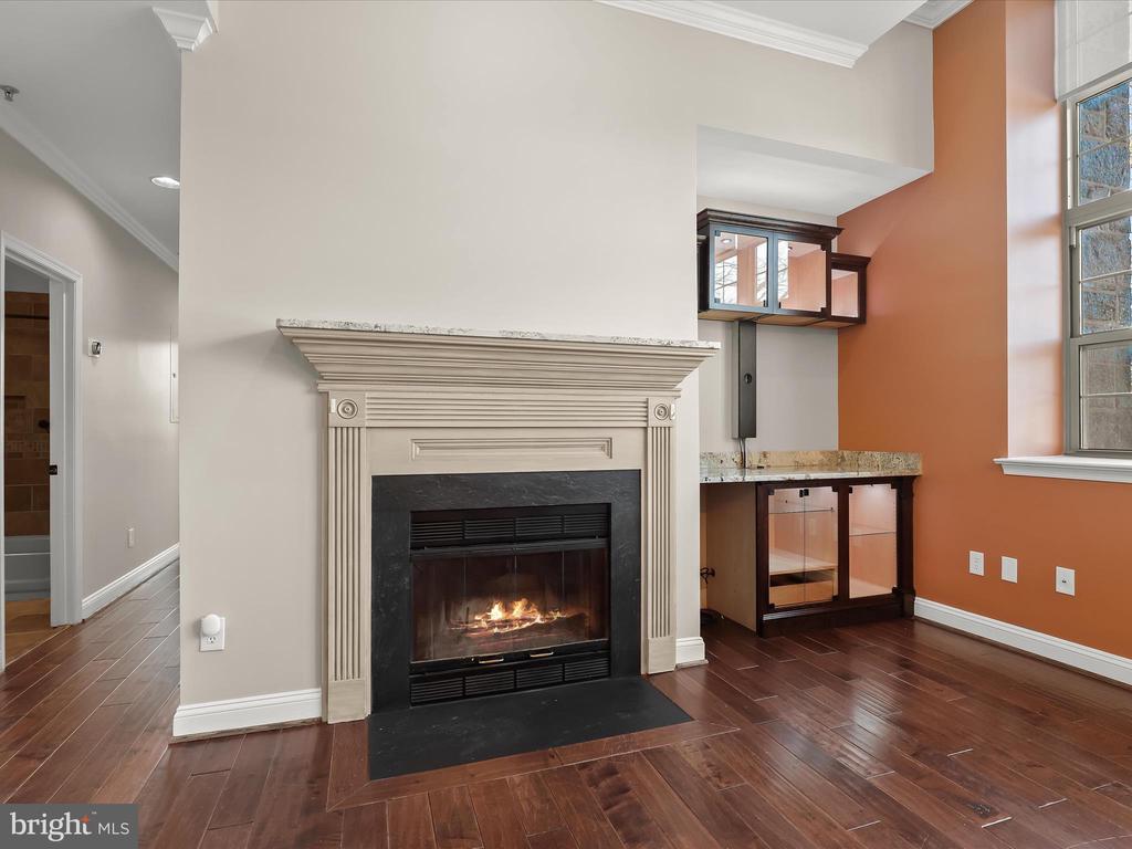 3700 COLLEGE AVE #202